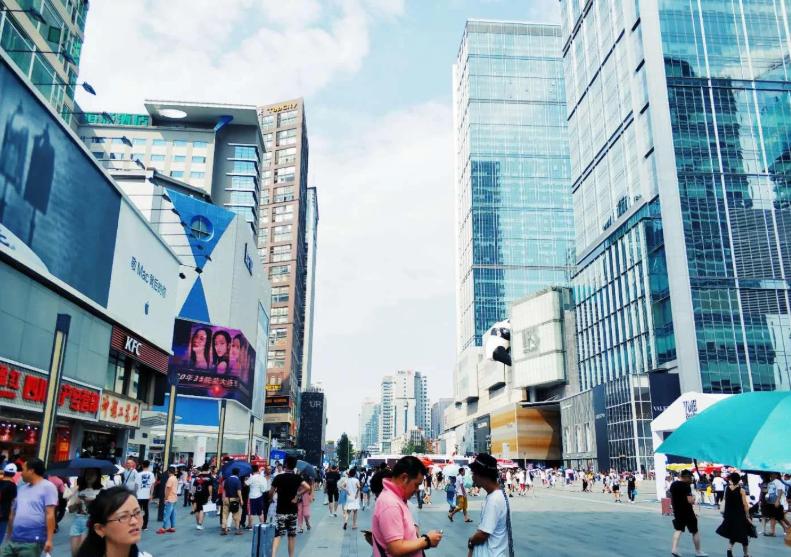 街拍城市的雨夜美女图_城市街拍_街拍城市夜景/