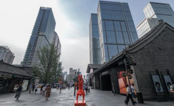 城市街拍_街拍城市的雨夜美女图_街拍城市夜景/