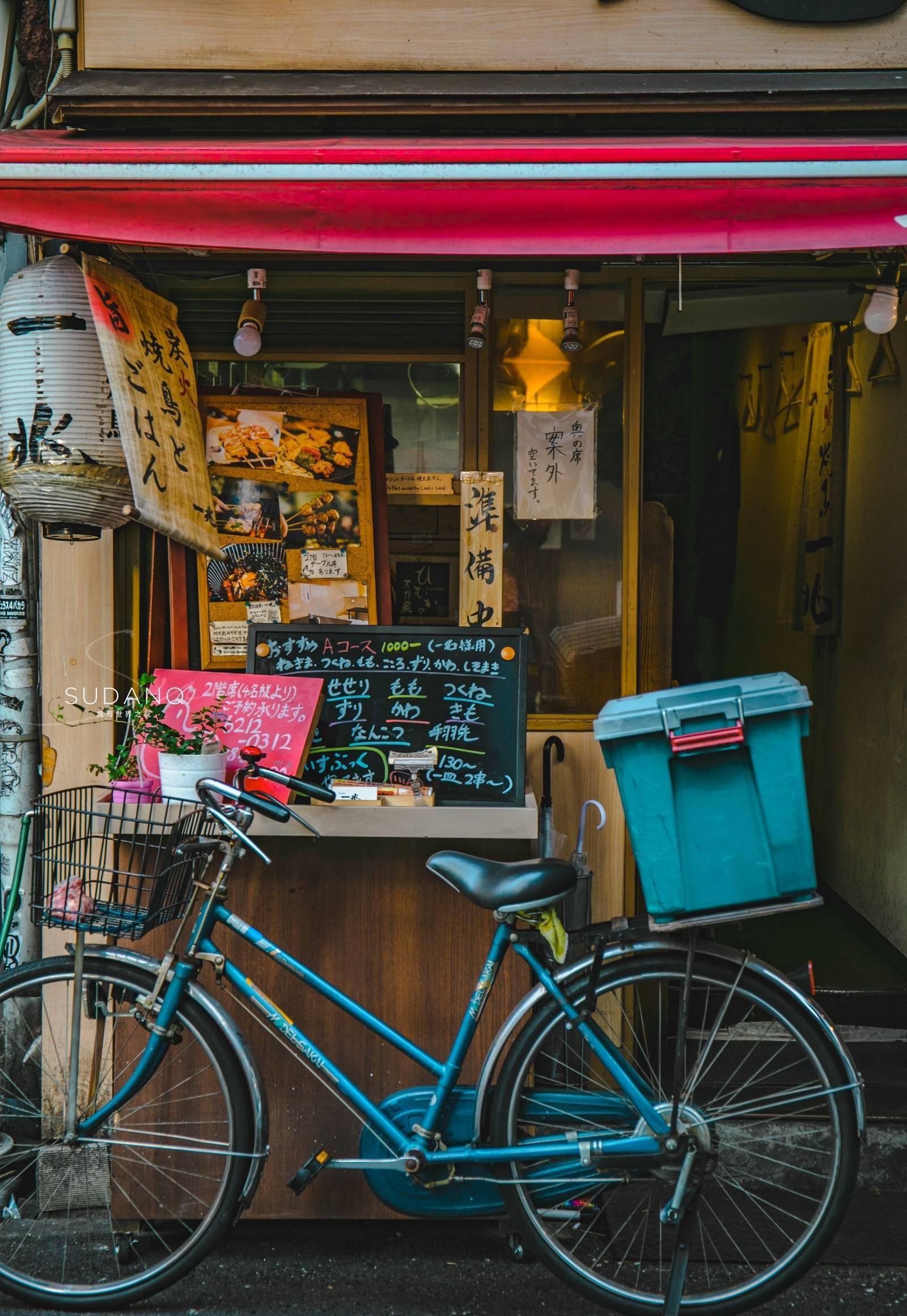 城市街拍_街拍城市夜景视频_街拍城市的雨夜美女图